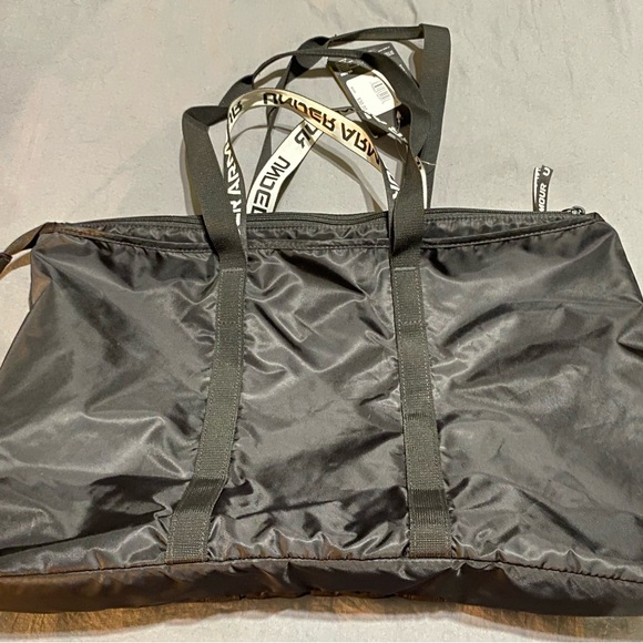 NWT! Under Armour Duffle Bag Black and White PERFECT for gym or over night trips - Picture 9 of 13